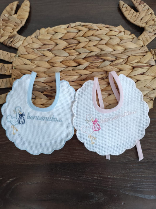 Bavaglini da ricamo " benvenuto/benvenuta"