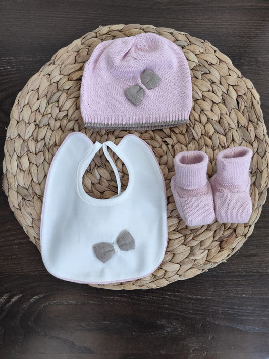 set bavetta cappellino e babbucce in lana tema Claudia