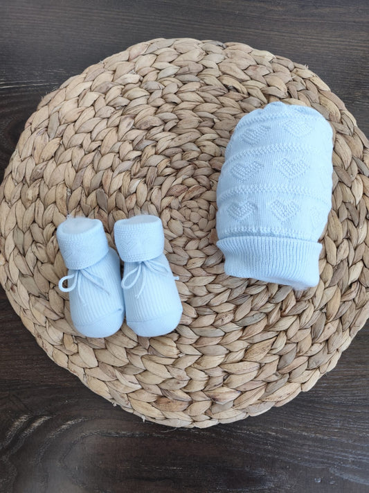 set cappellino e babbucce in caldo cotone